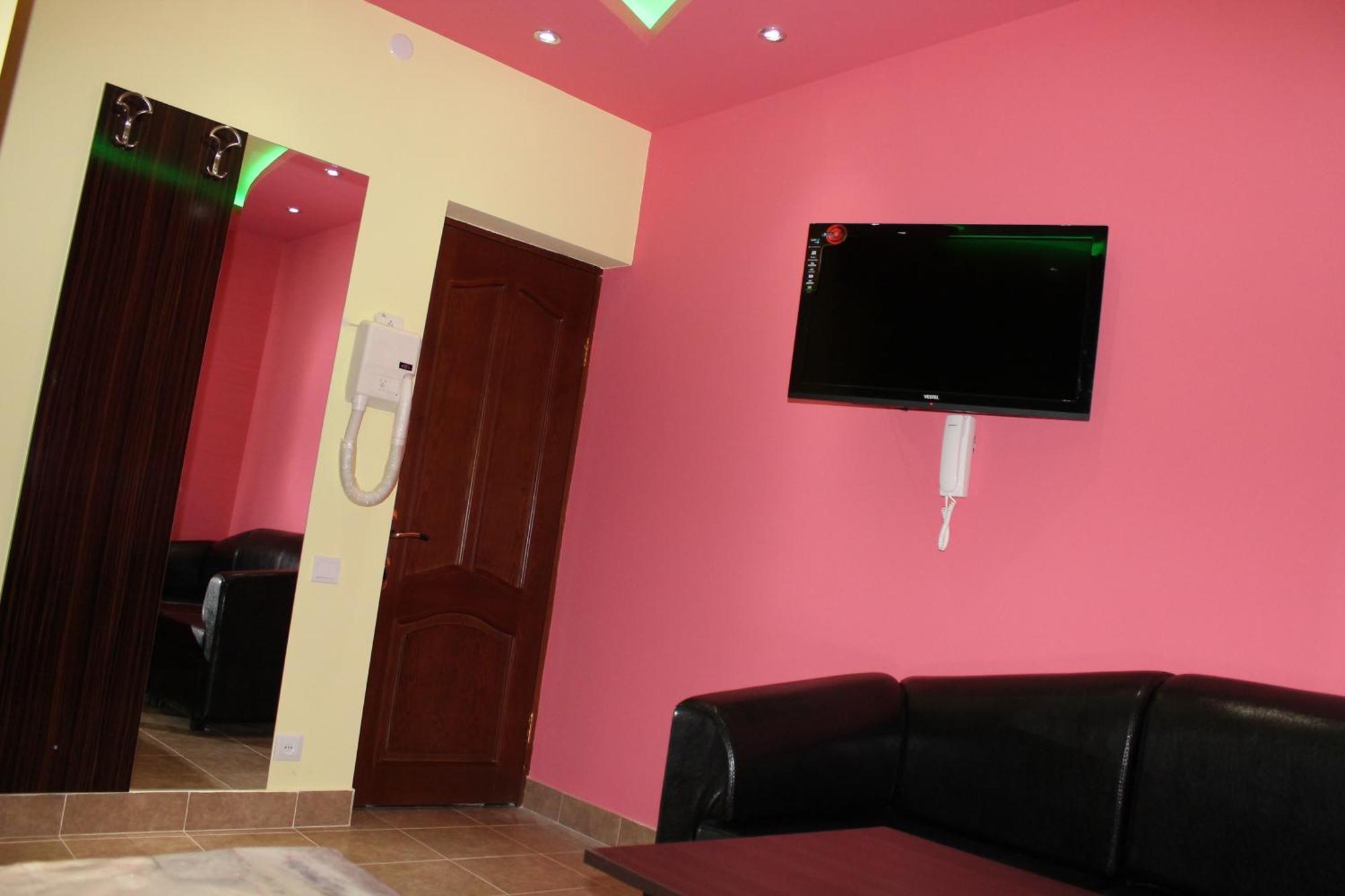 Princ Plaza Hotel Yerevan Ngoại thất bức ảnh