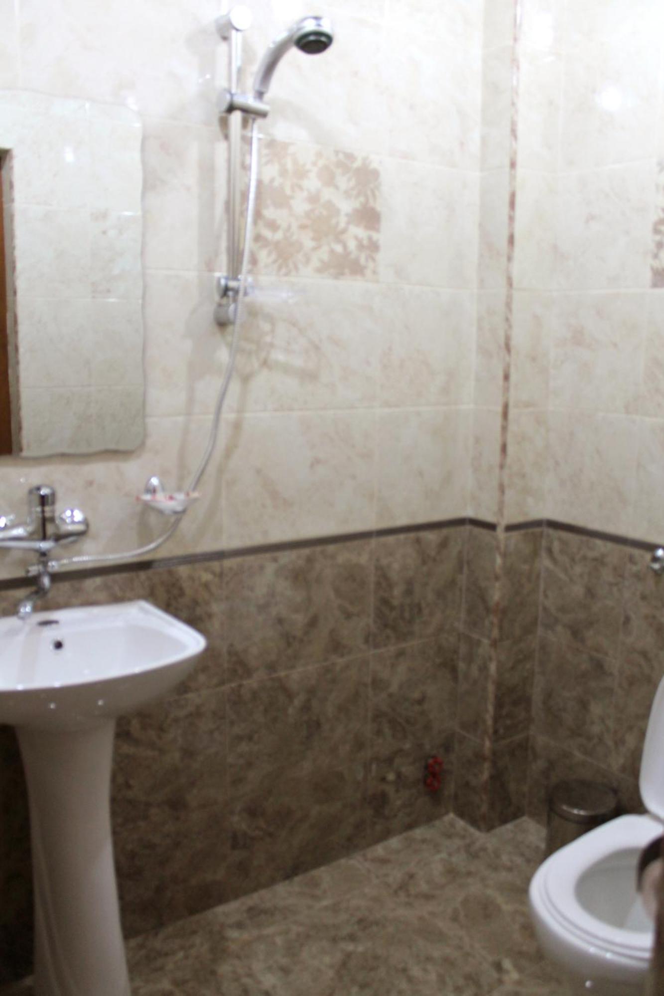 Princ Plaza Hotel Yerevan Ngoại thất bức ảnh