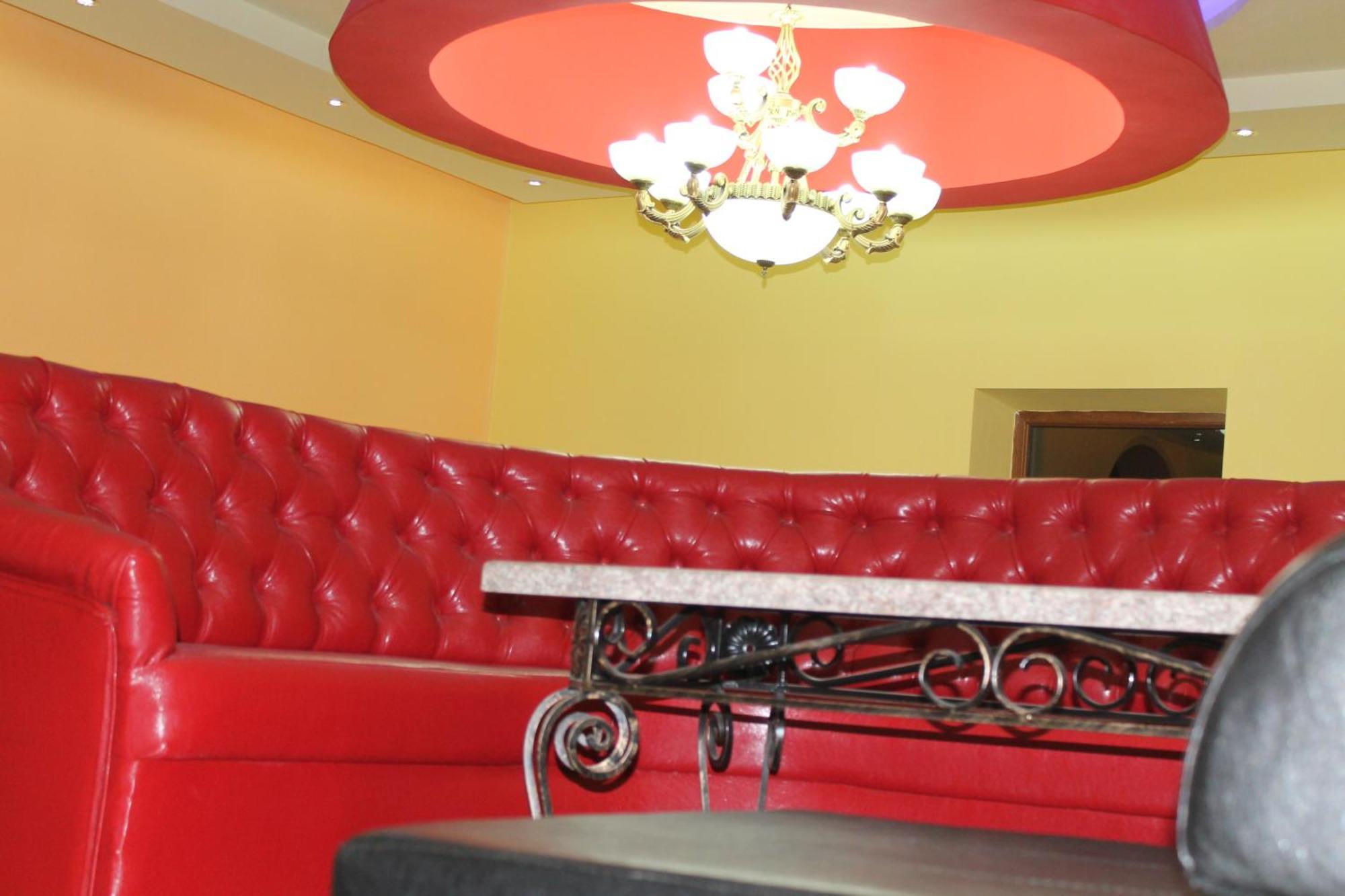 Princ Plaza Hotel Yerevan Ngoại thất bức ảnh