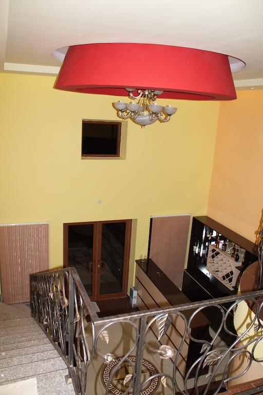 Princ Plaza Hotel Yerevan Ngoại thất bức ảnh