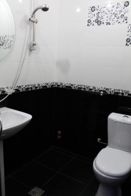 Princ Plaza Hotel Yerevan Ngoại thất bức ảnh